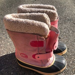 Sorel girls pink and gray winter boot